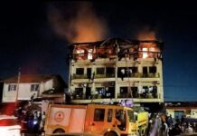 Yattaya-Fossidet : un violent incendie ravage cinq appartements, des heurts signalés après l’arrivée des forces de l’ordre.