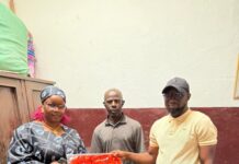 KISSIDOUGOU : 300 UNIFORMES REMIS AUX DÉTENUS DE LA MAISON D’ARRÊT
